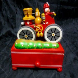 VINTAGE 1982 SCHMID COLLECTIBLE HANDCRAFTED WOODEN FIREPUMPER MUSIC BOX